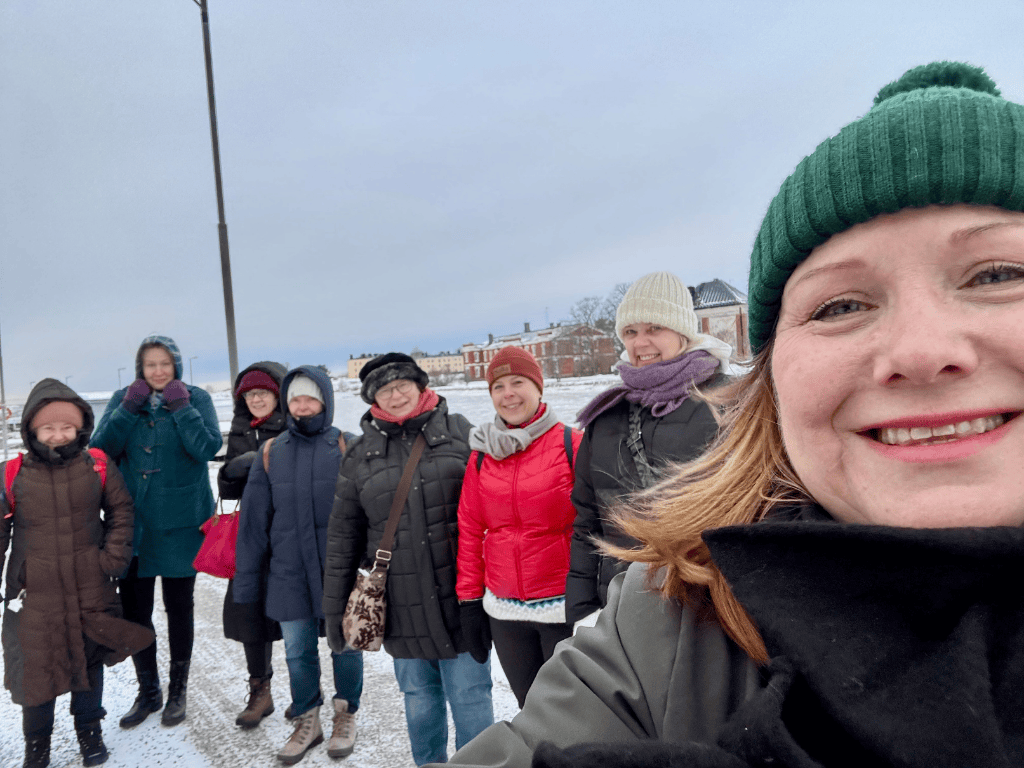 Espoon Maanpuolustusnaisia Suomenlinnassa