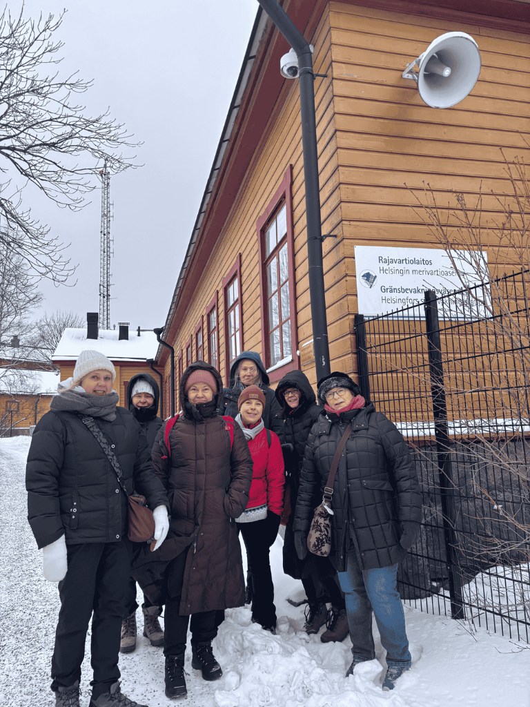 Espoon Maanpuolustusnaisia Helsingin merivartioasemalla