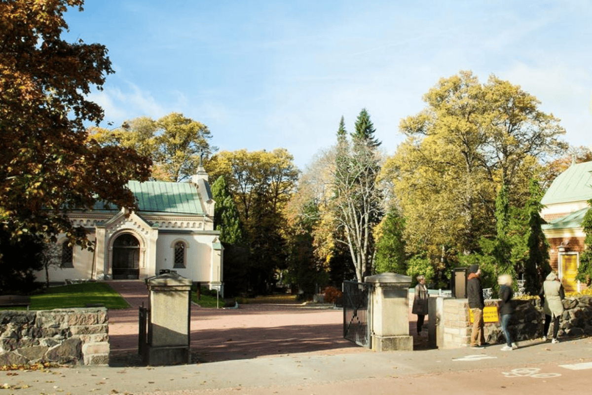 Espoon MN: Opastettu kävely Helsingin Hietaniemen hautausmaalla