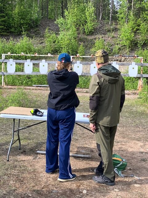 Ampumiseen tutustuminen ja sen harjoittelu kiinnosti Kemijärvellä 19.6.2025