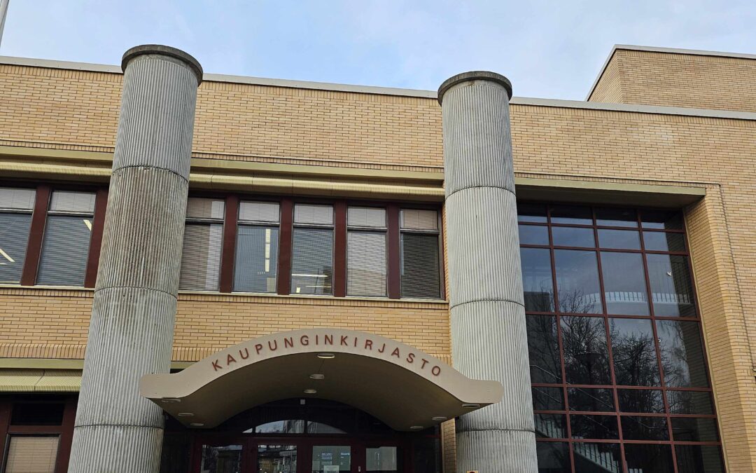 Kirjaston toimintaan tutustumista